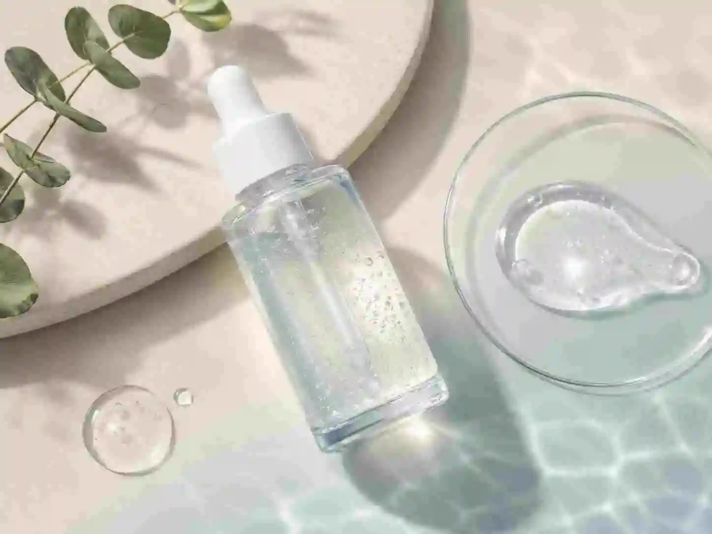 Hyaluronic acid serum texture for dehydrated sensitive skin
